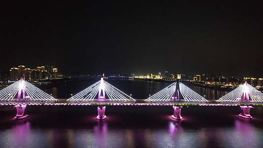 江西南昌朝阳大桥夜景航拍视频的预览图
