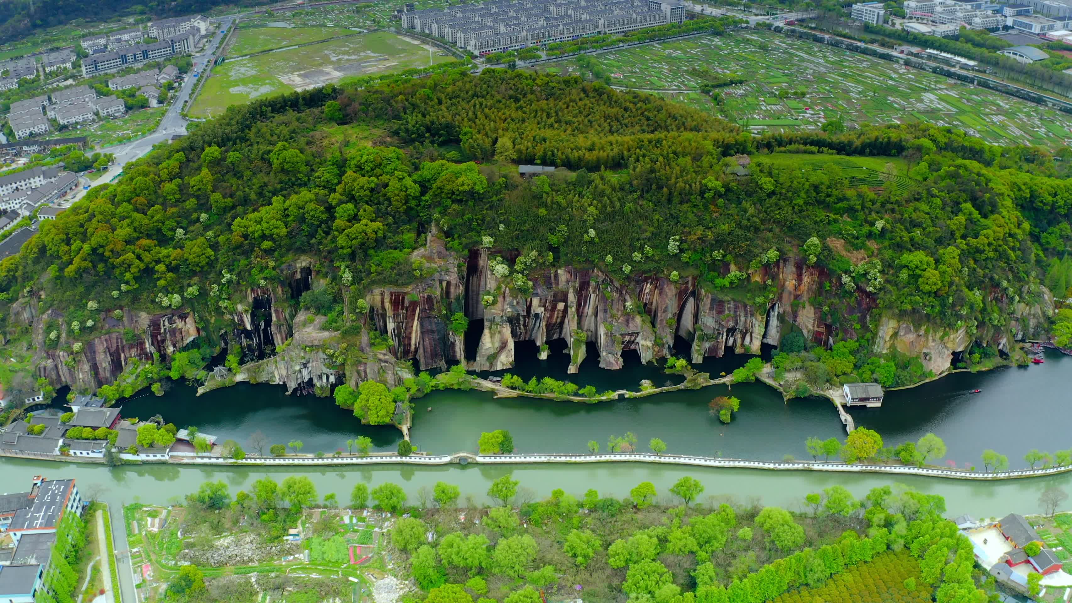 浙江绍兴东湖风景区4K航拍视频的预览图