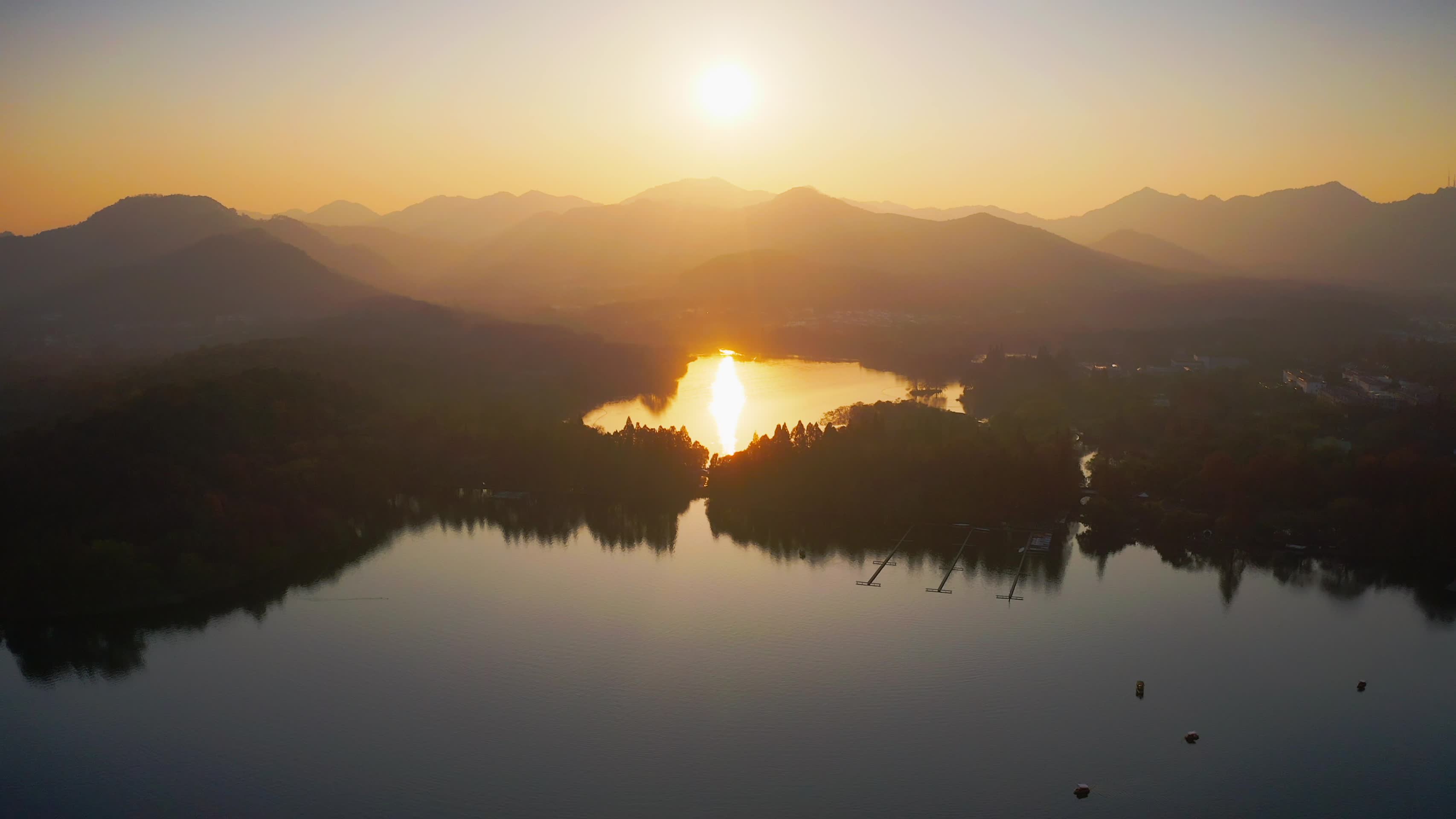 夕阳西下的西湖视频的预览图