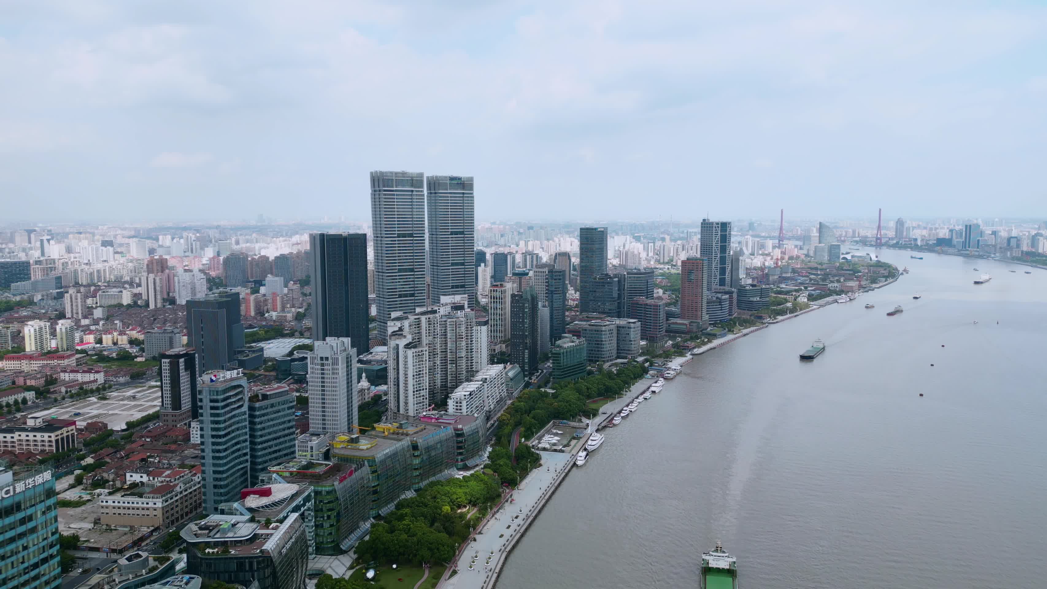 上海陆家嘴城市航拍4K视频的预览图