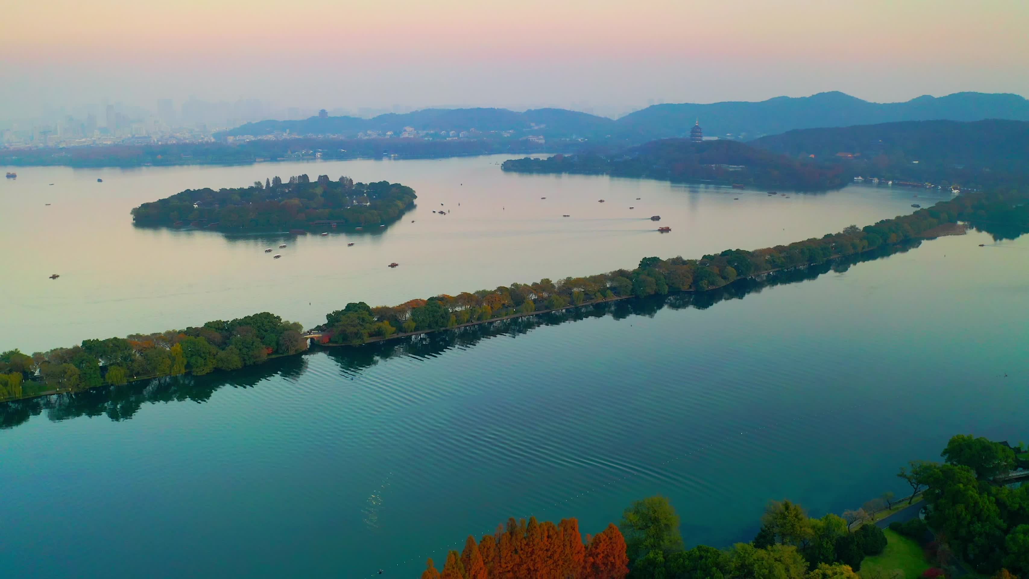 浙江杭州西湖秋色航拍视频的预览图