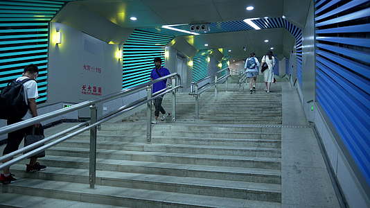 武汉地铁站视频的预览图
