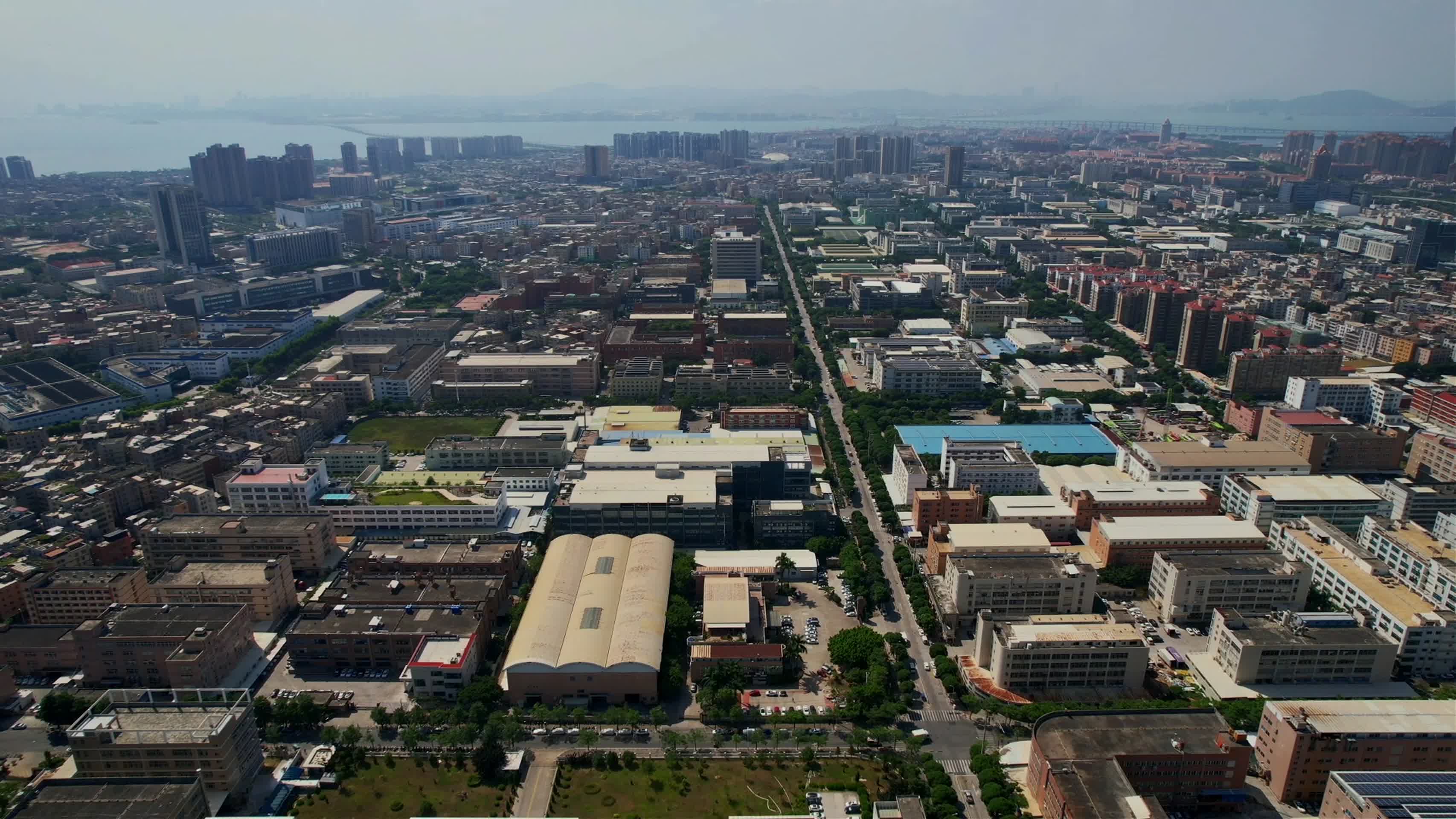 航拍厦门集美工业园景观视频的预览图