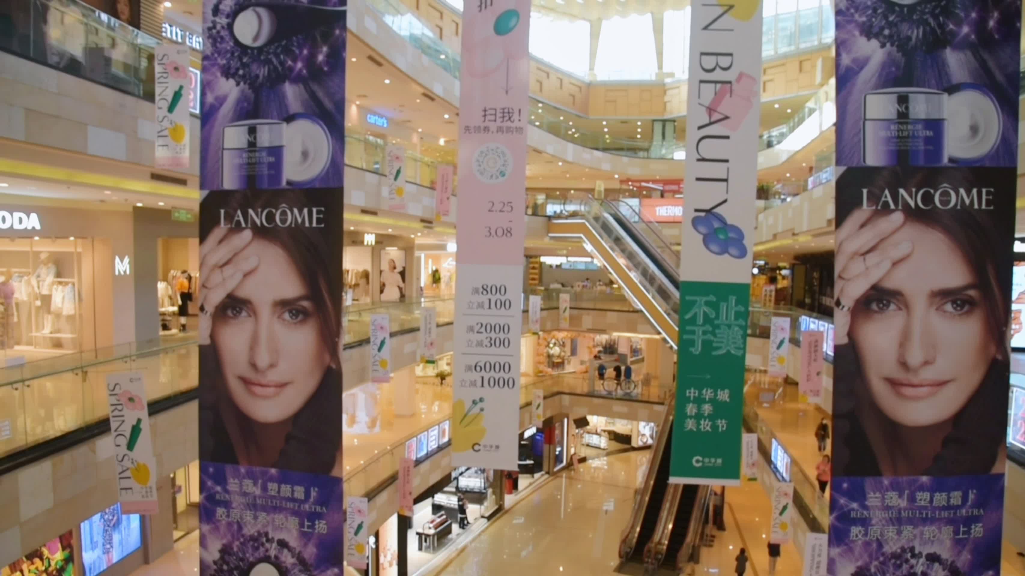 大型商场内部景观视频的预览图