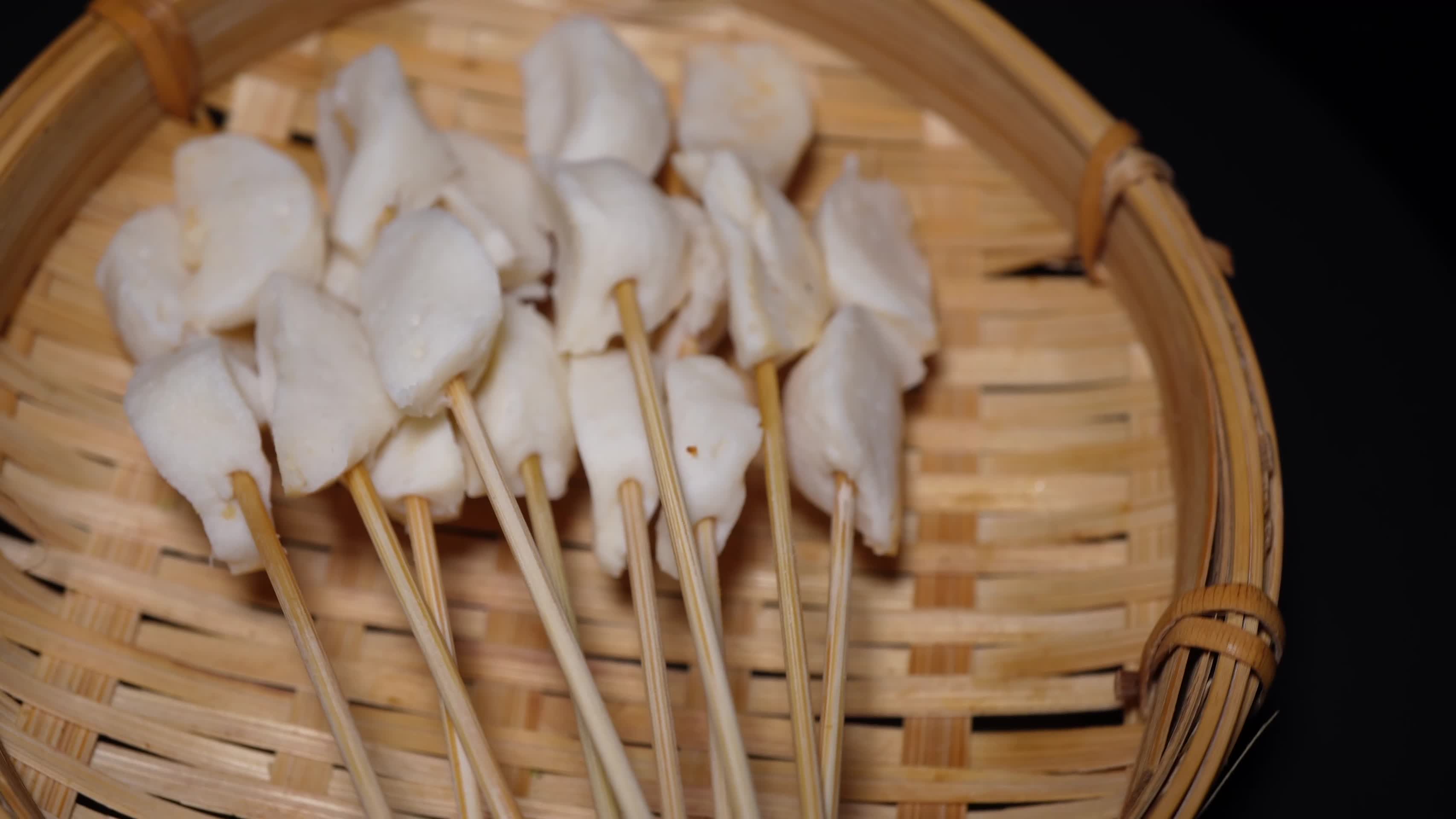 鱼丸串小串肉串钵钵鸡炸串烤串美食视频的预览图