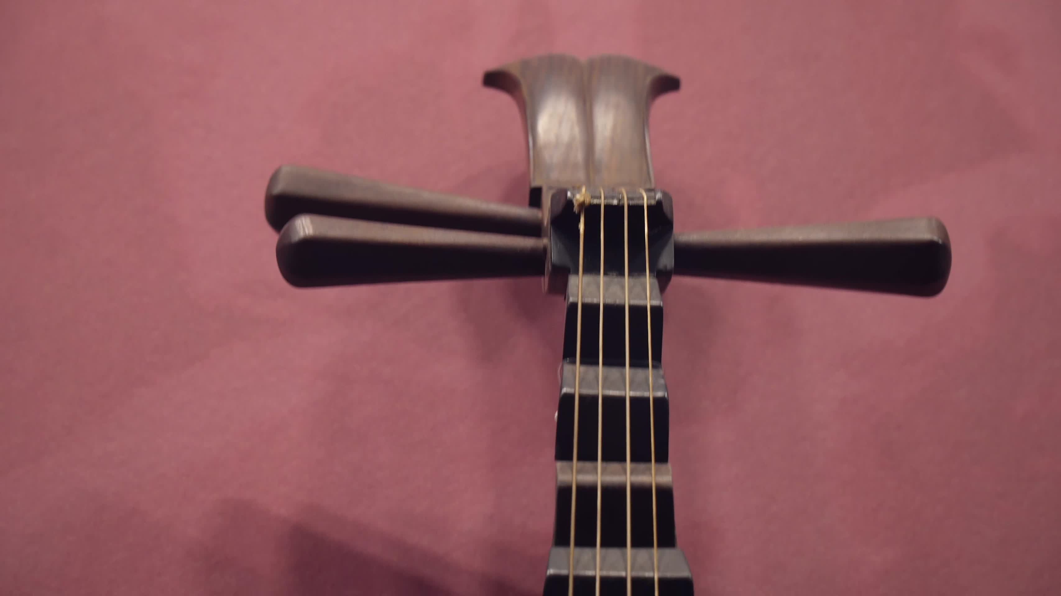 冬不拉马头琴二胡琵琶乐器视频的预览图
