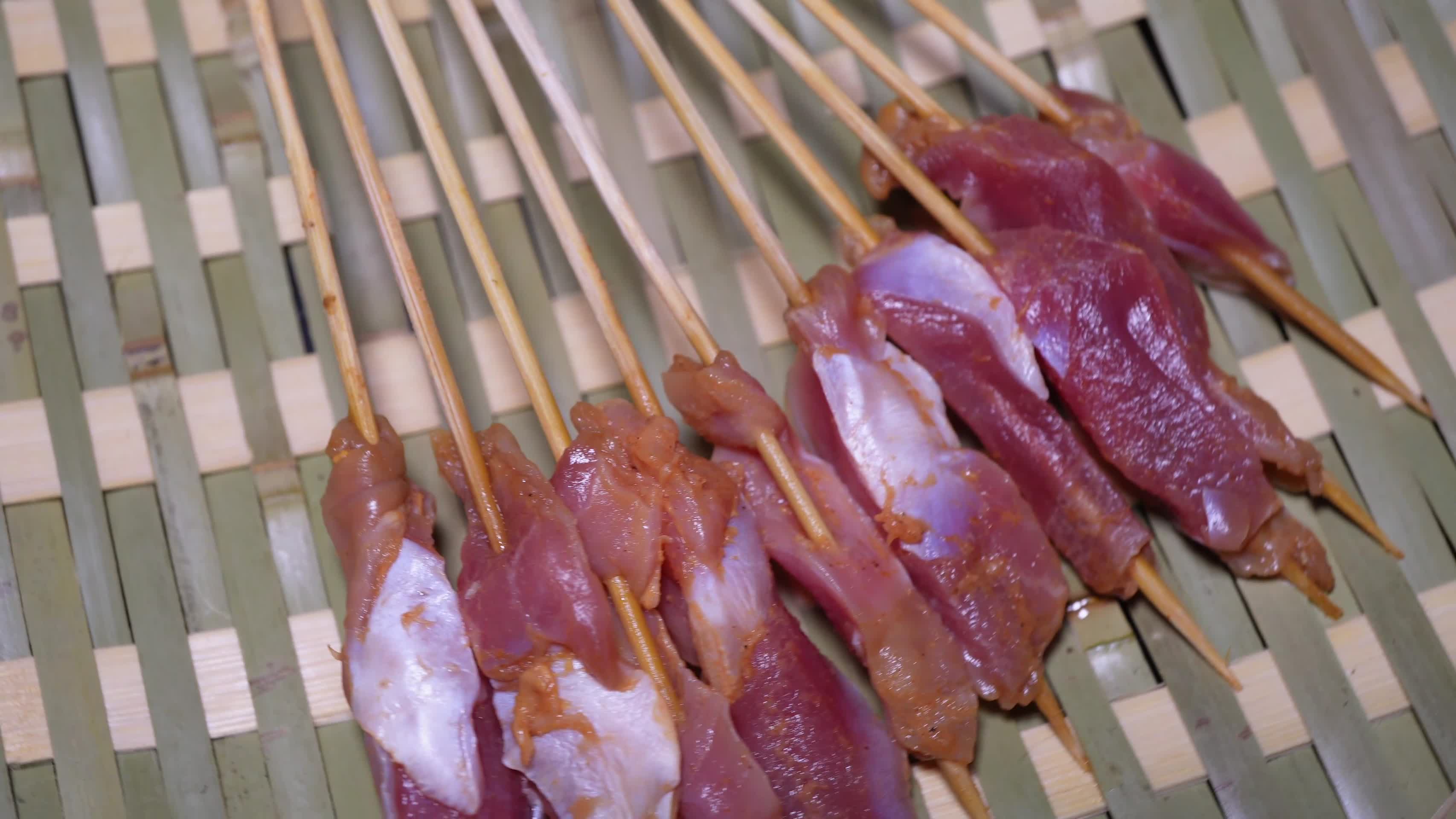 鸡胗串小串肉串钵钵鸡炸串烤串美食视频的预览图