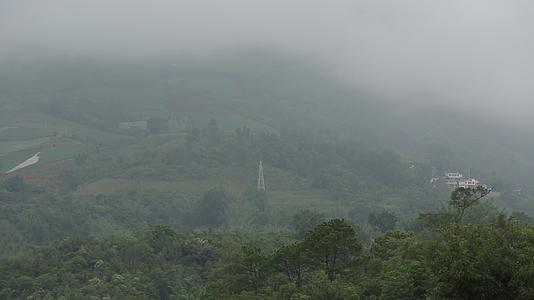 夏季山村森林农田云雾缭绕视频的预览图