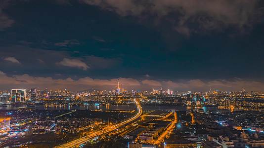 8K航拍远眺广州城市地标夜景车流光轨延时视频的预览图