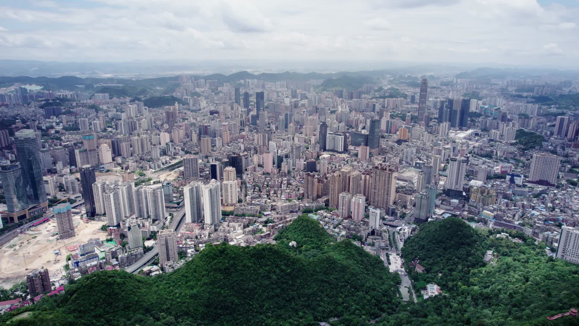 4k航拍贵阳金融城建筑视频的预览图
