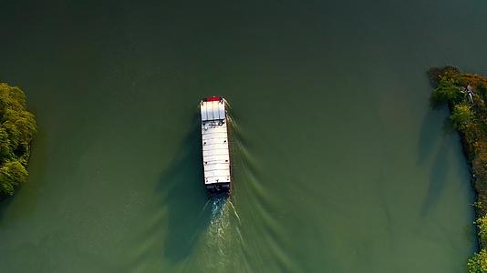 夕阳下的湘湖游船视频的预览图