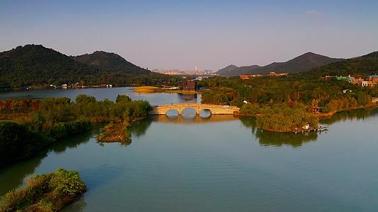 浙江杭州萧山湘湖跨湖桥文化遗址4K航拍视频的预览图