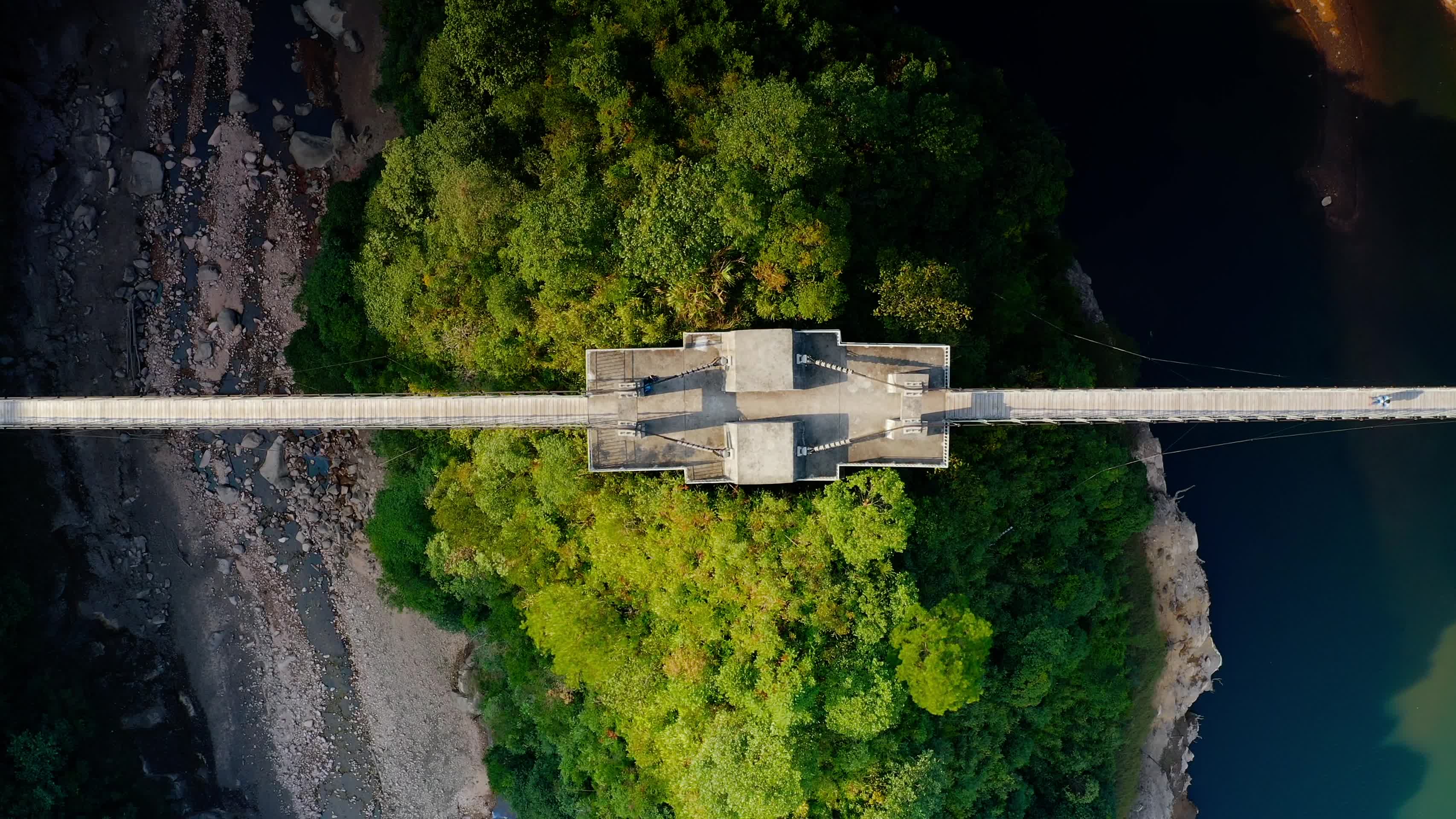 浙江温州文成龙麒源景区大桥4K航拍视频的预览图