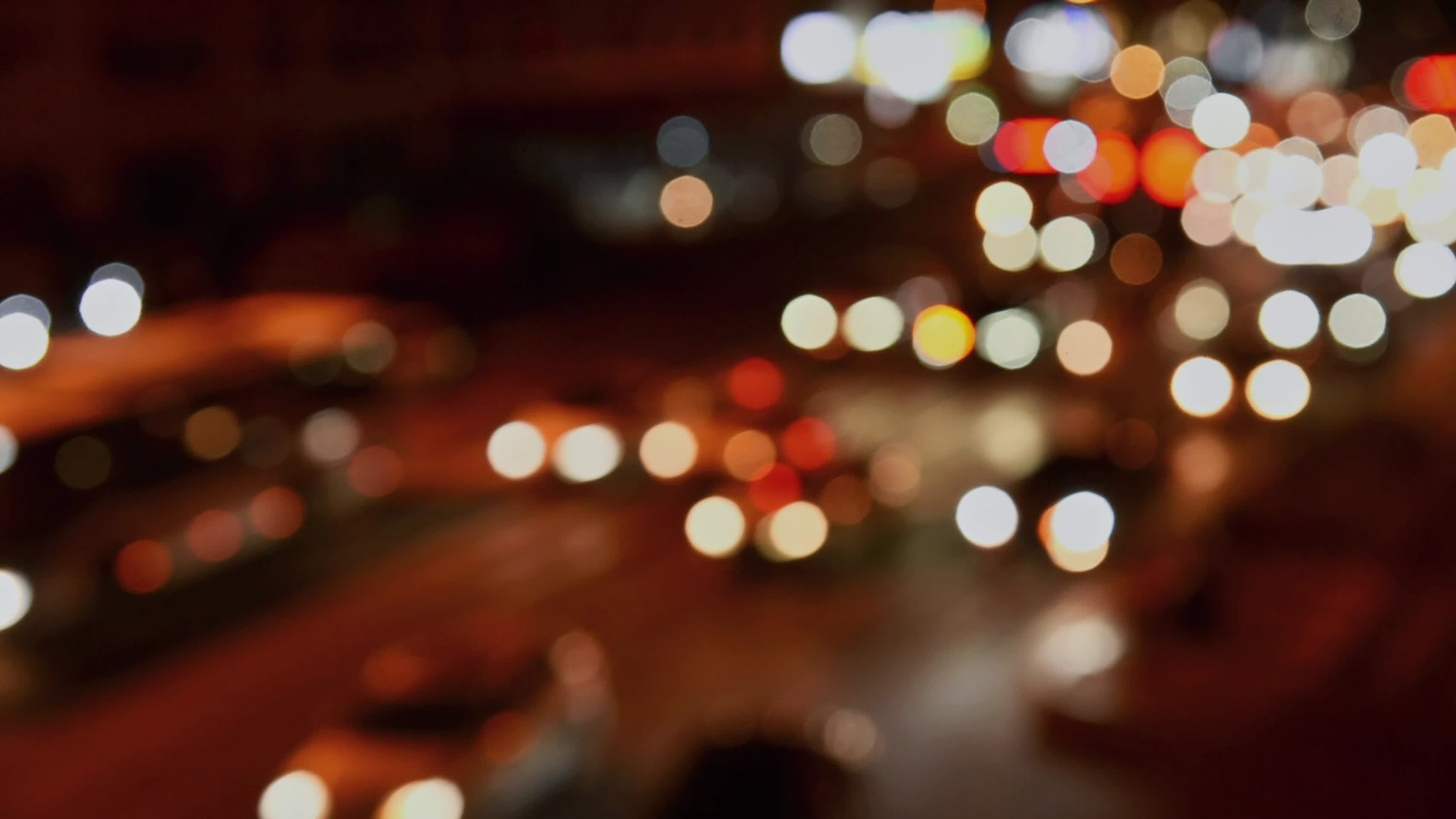 城市夜晚道路交通车流视频的预览图