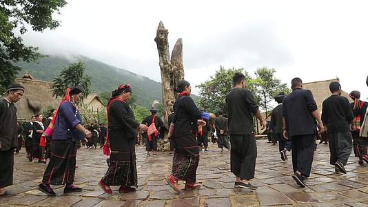 沧源翁丁少数民族佤族载歌载舞节日视频的预览图