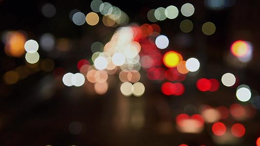 城市夜晚车流光斑视频的预览图