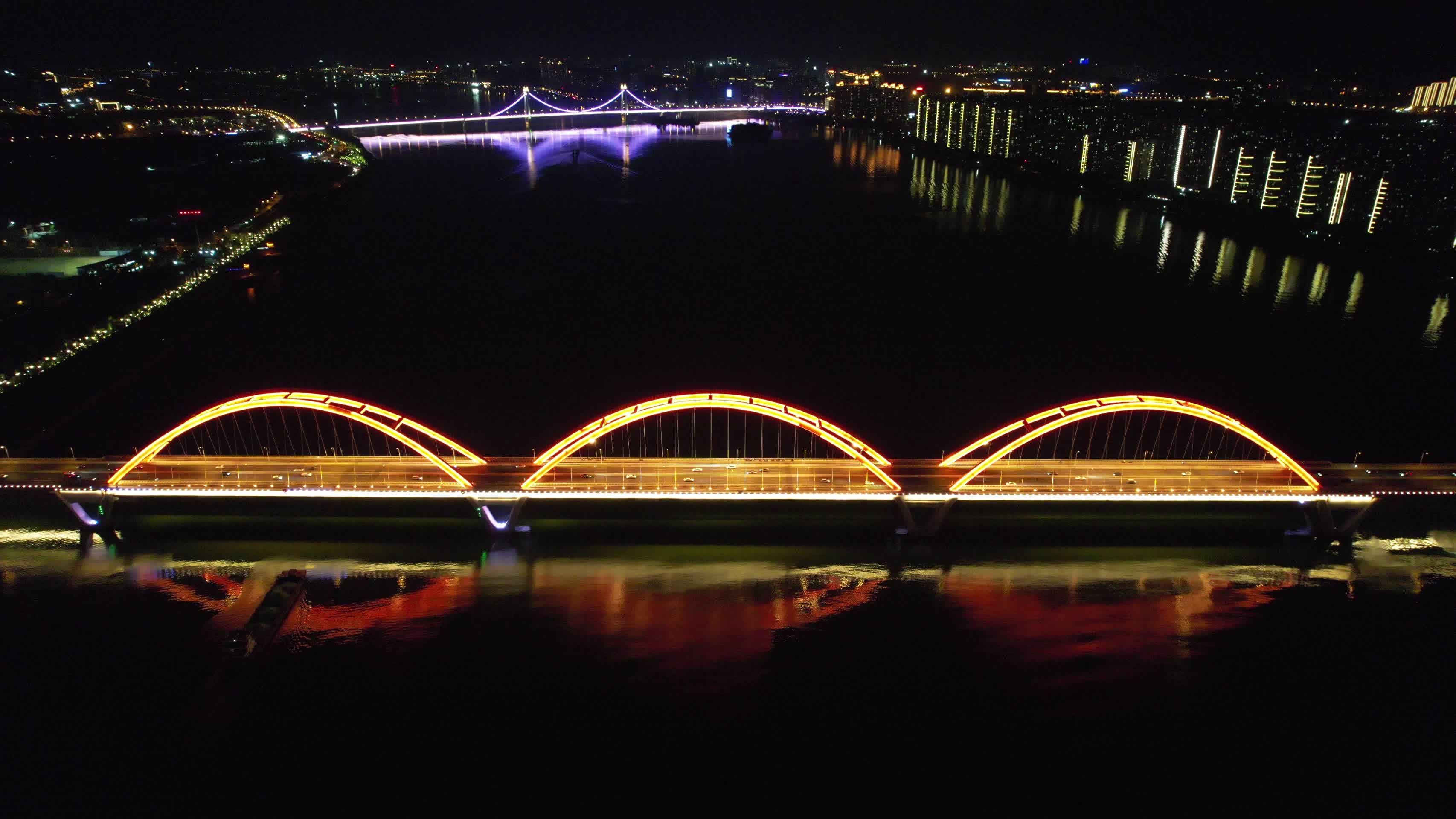 湖南长沙福元路湘江大桥夜景航拍视频的预览图