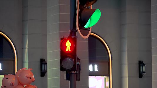 城市红绿灯特写镜头视频的预览图