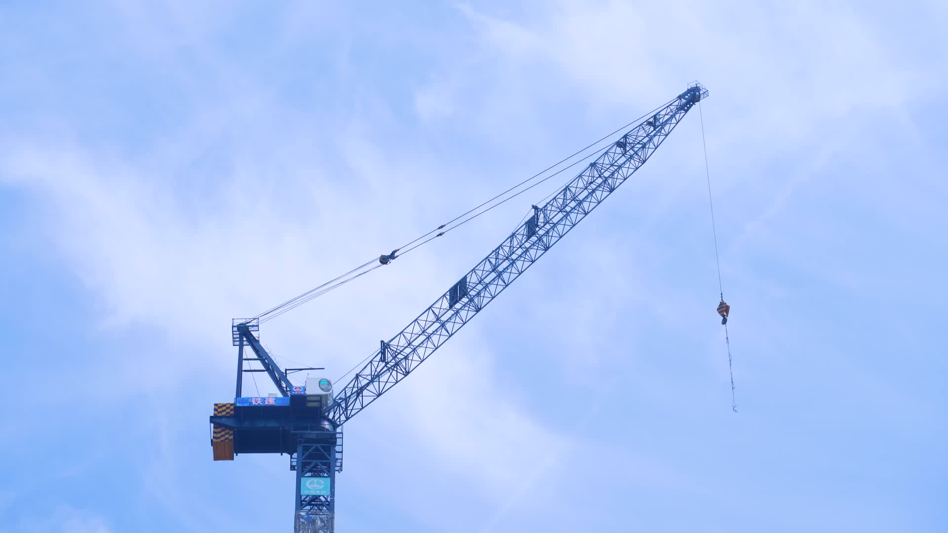 武汉武昌区国家基建塔吊工地作业城市建设视频的预览图