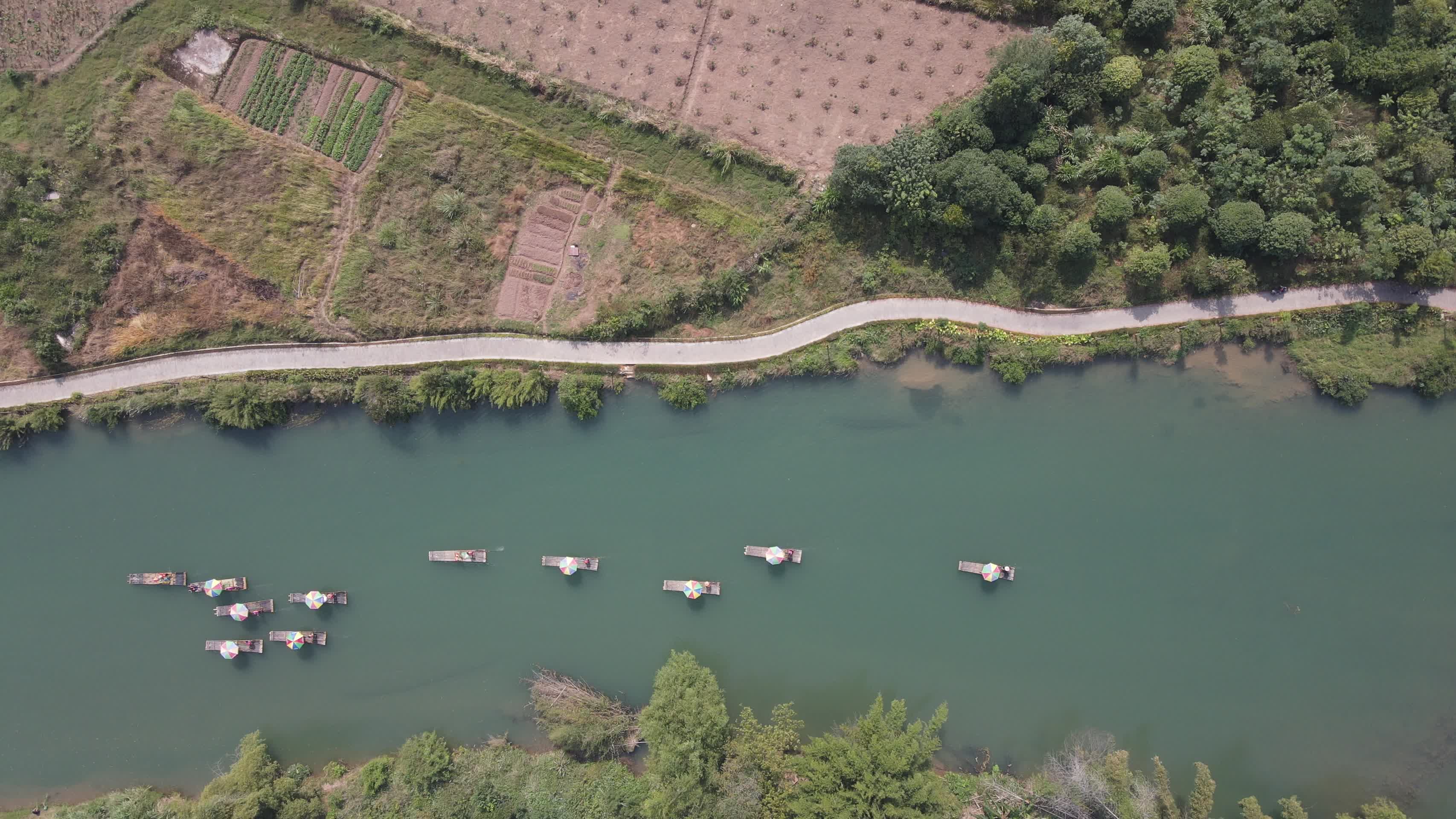 航拍桂林遇龙河风景区视频的预览图