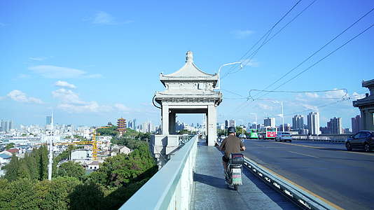 武汉武昌区长江大桥风景视频的预览图