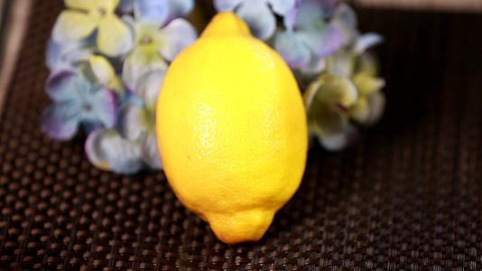 镜头合集维生素C柠檬水果视频的预览图