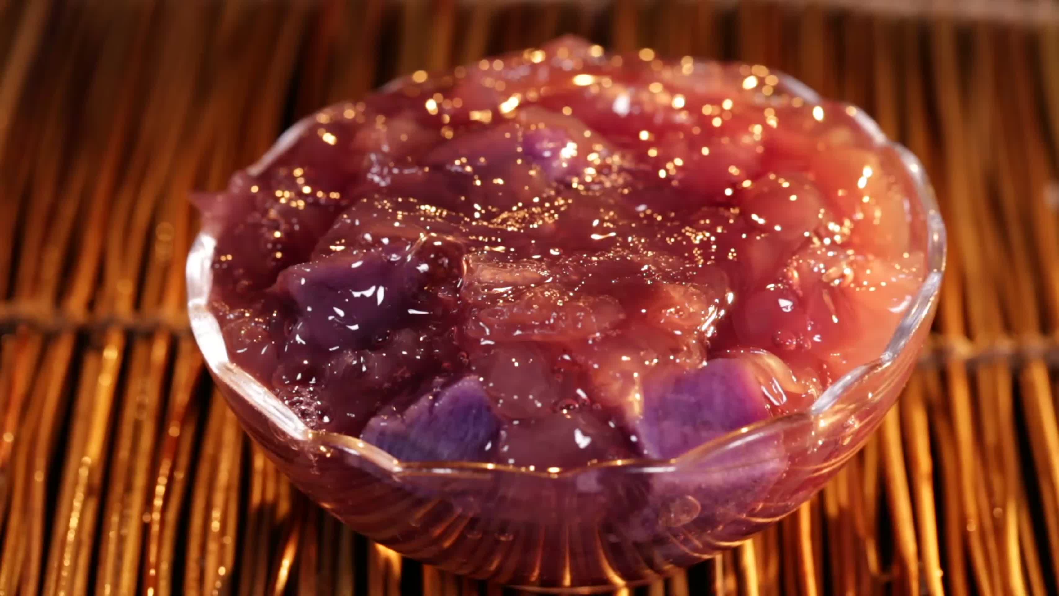 镜头合集养生粥品紫薯银耳羹视频的预览图