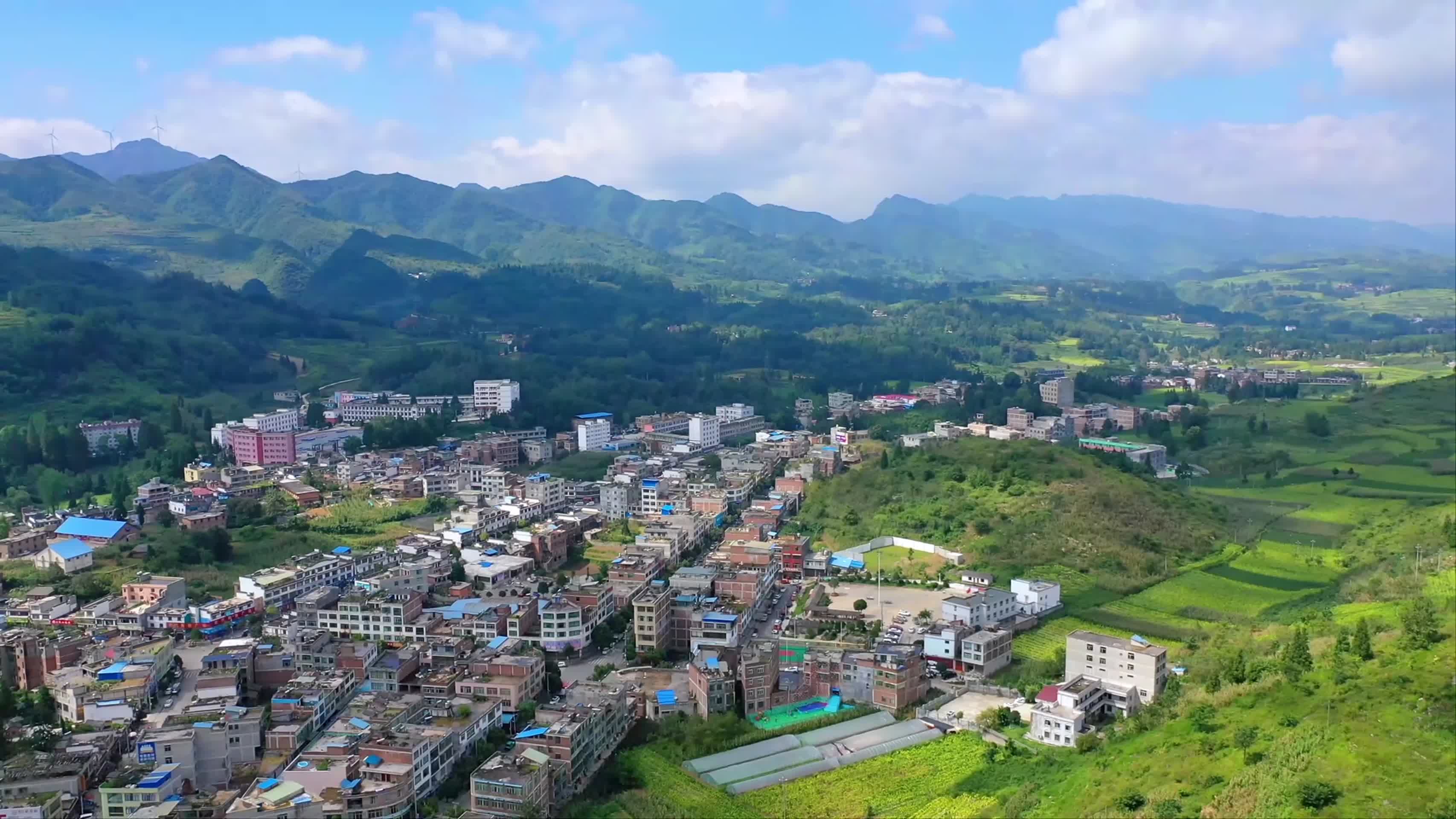 美丽新农村乡镇贵州毕节纳雍龙场镇航拍视频的预览图