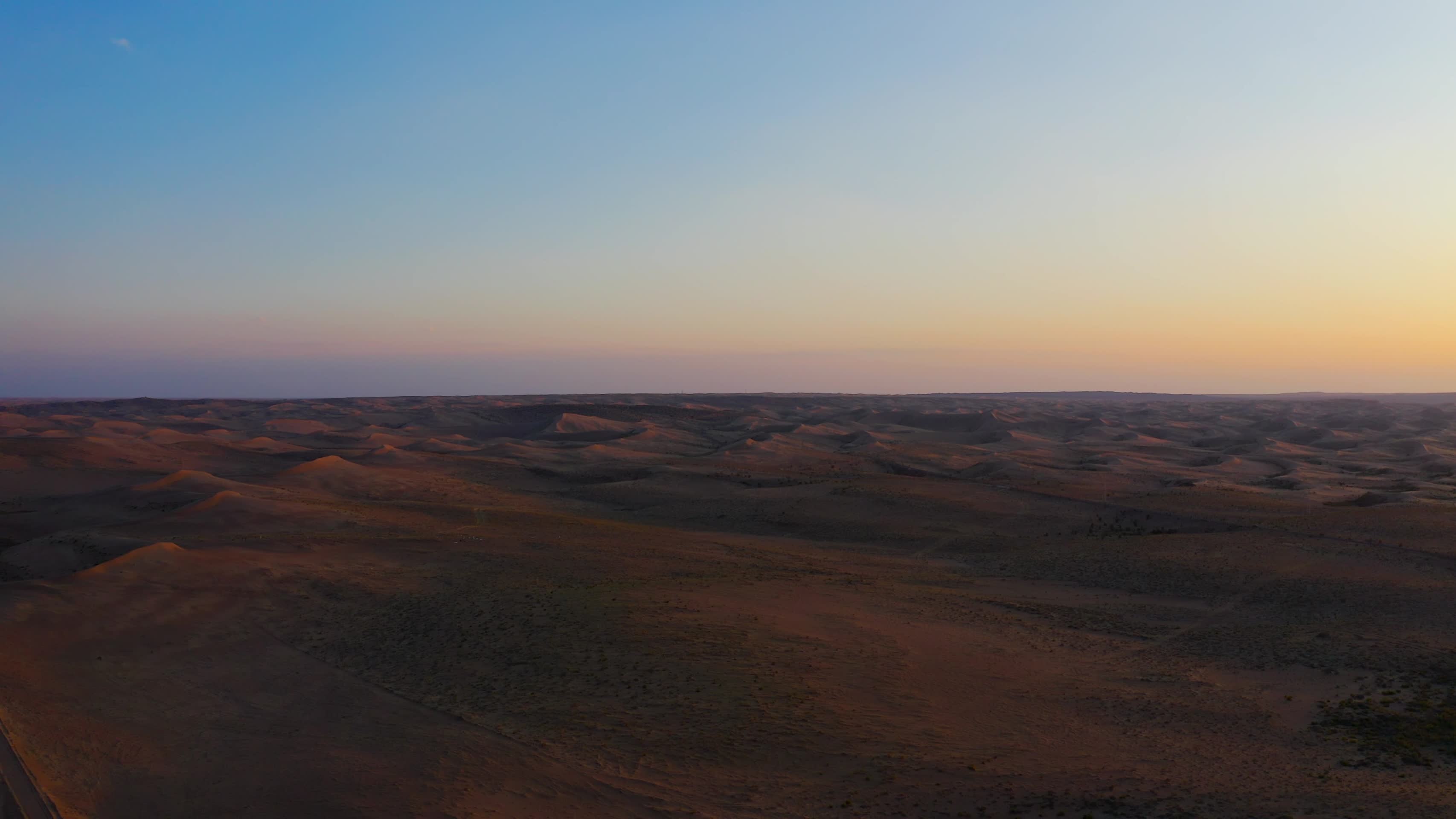 甘肃武威腾格里沙漠4K航拍视频的预览图