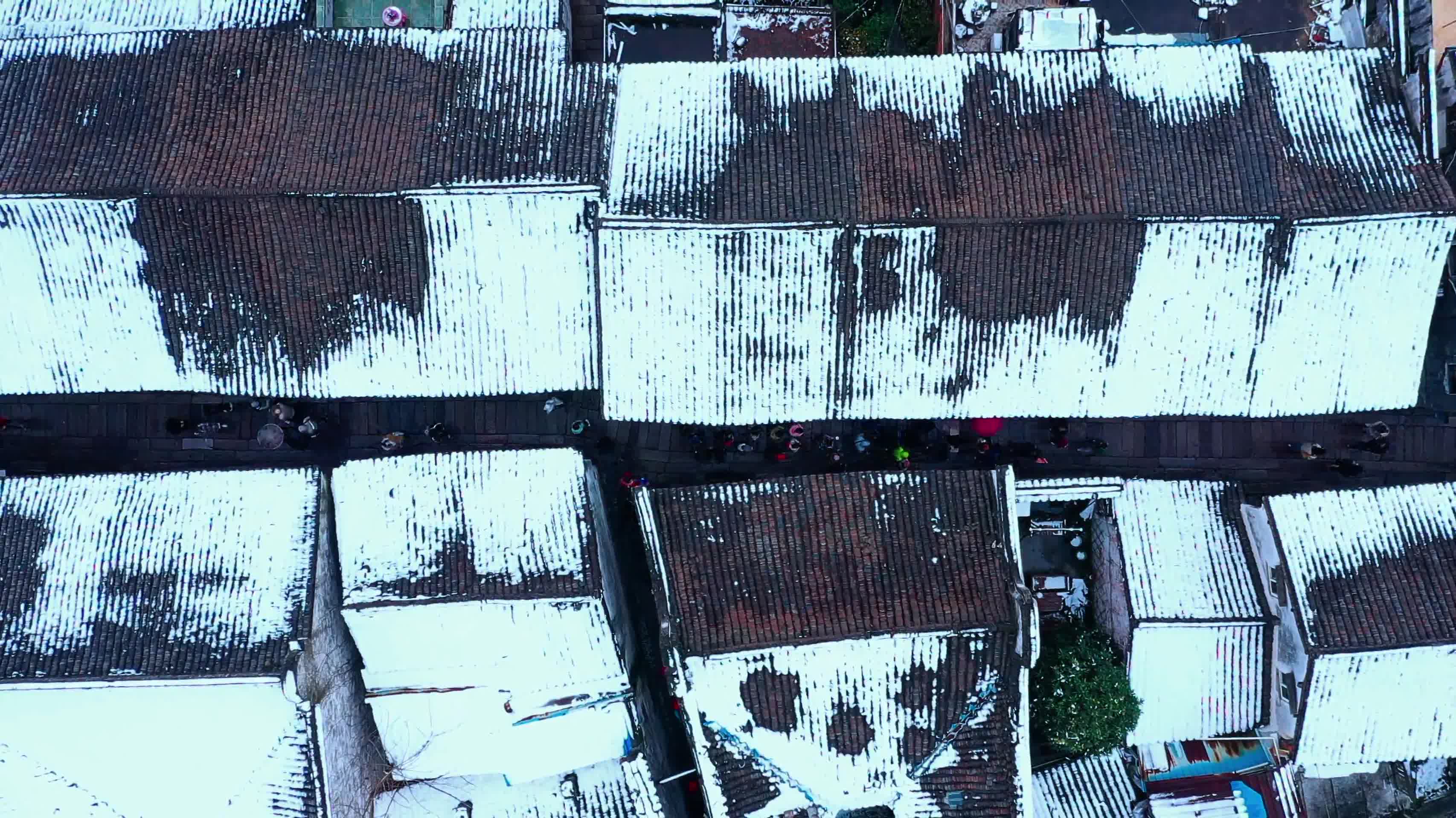 寂静的雪后古镇视频的预览图