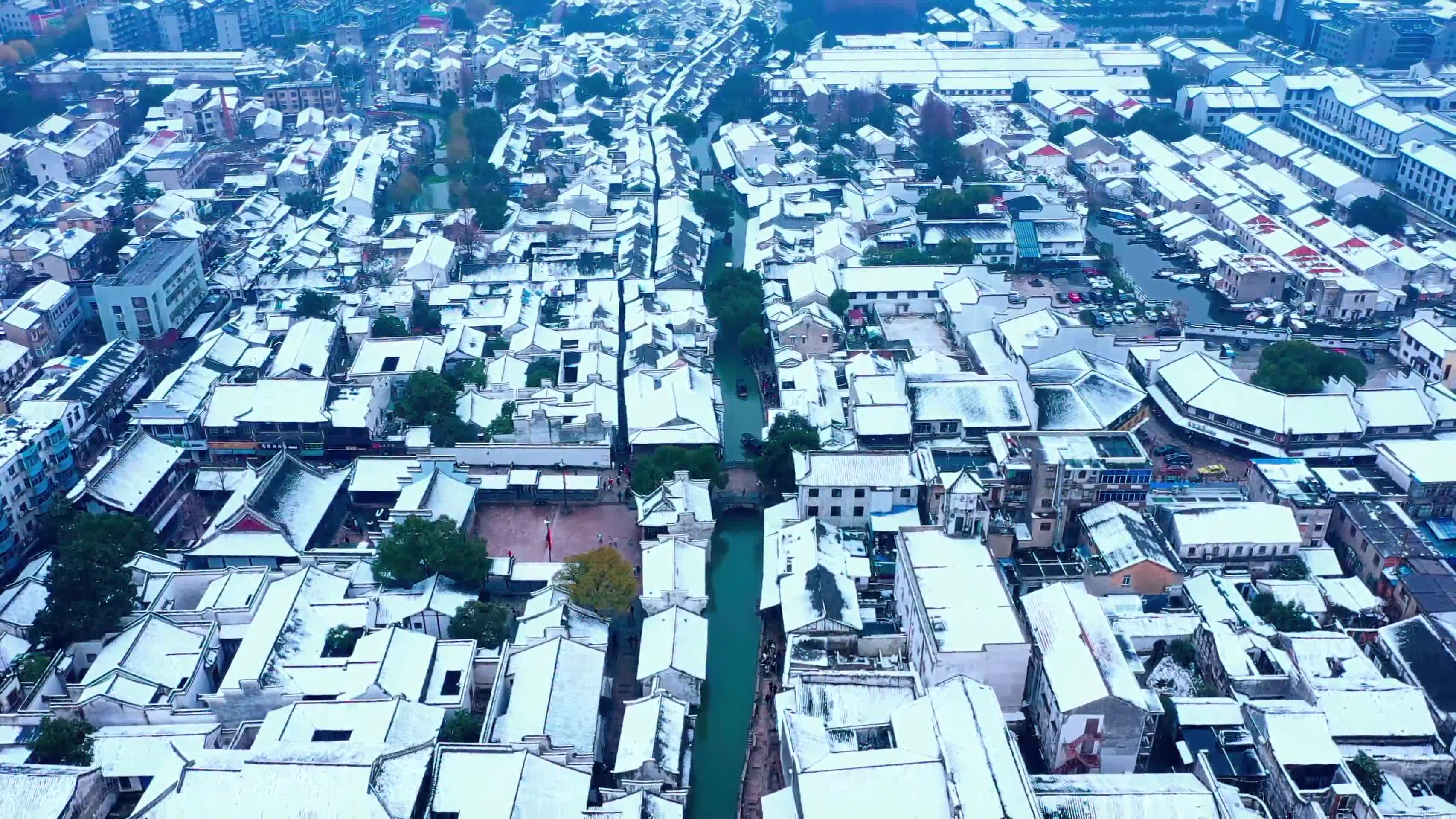 寂静的雪后古镇视频的预览图