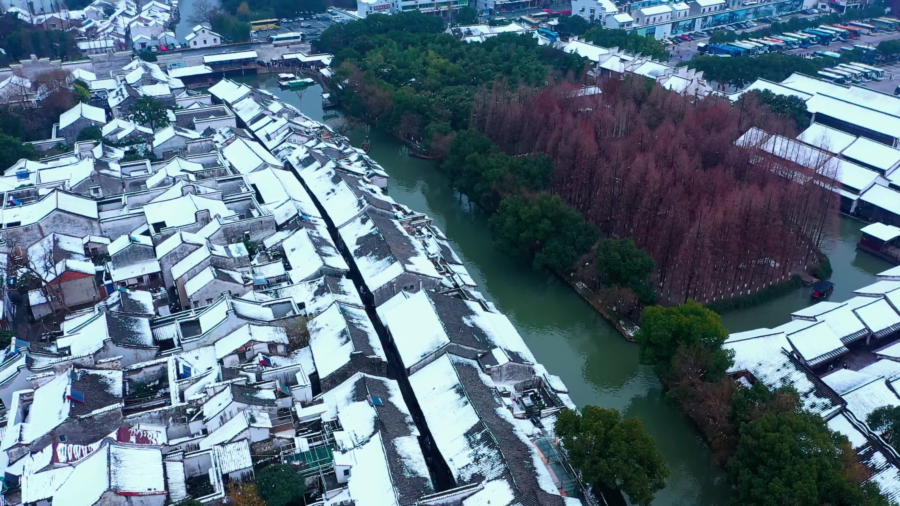 寂静的雪后古镇视频的预览图