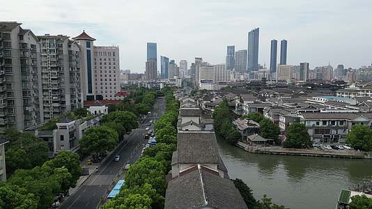 江苏无锡清名桥历史文化街区古运河风景区航拍视频的预览图