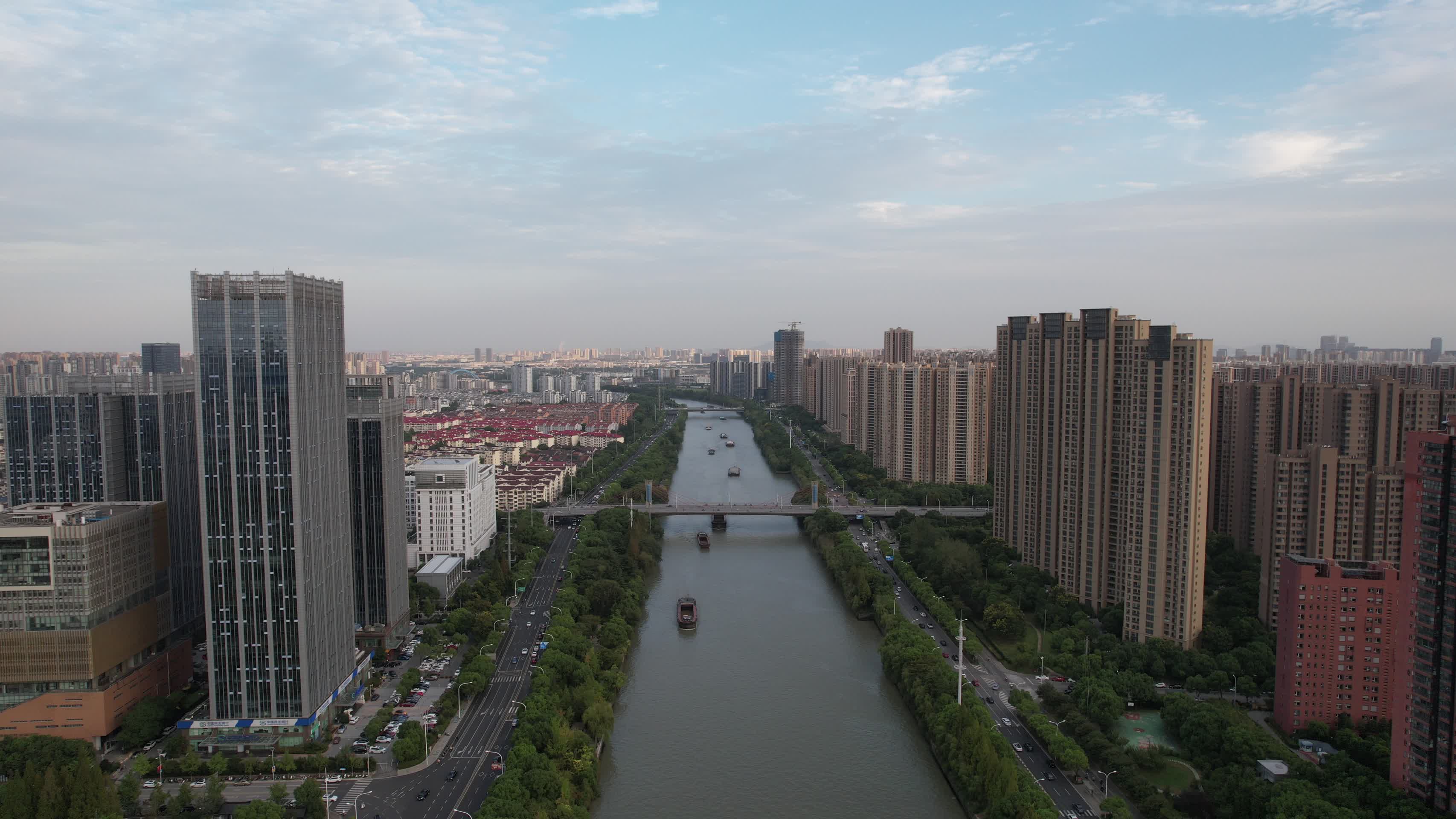 江苏无锡京杭大运河航拍视频的预览图