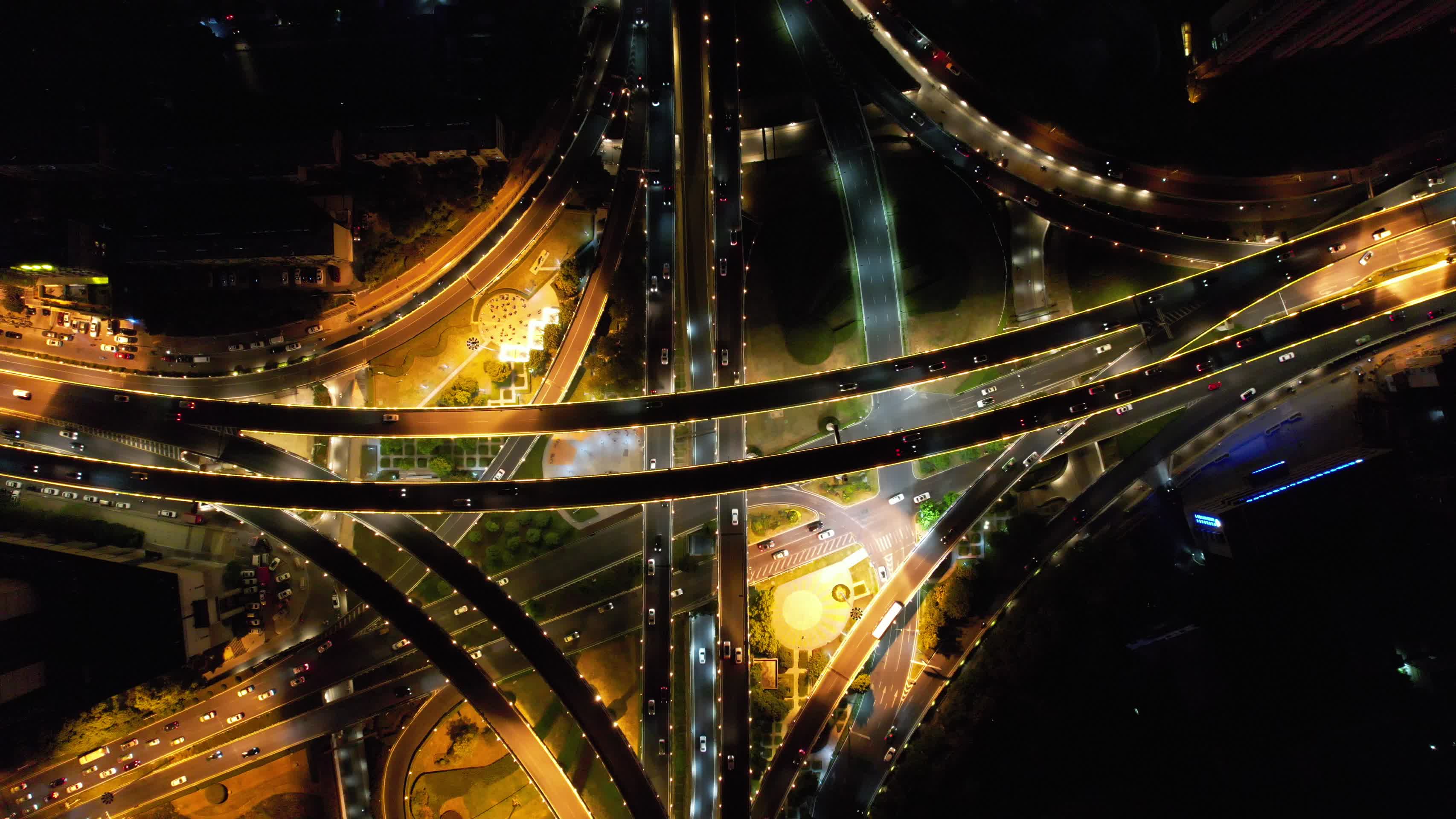 安徽合肥五里墩立交桥夜景车流航拍视频的预览图