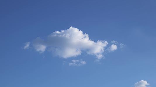 蓝天白云延时视频的预览图