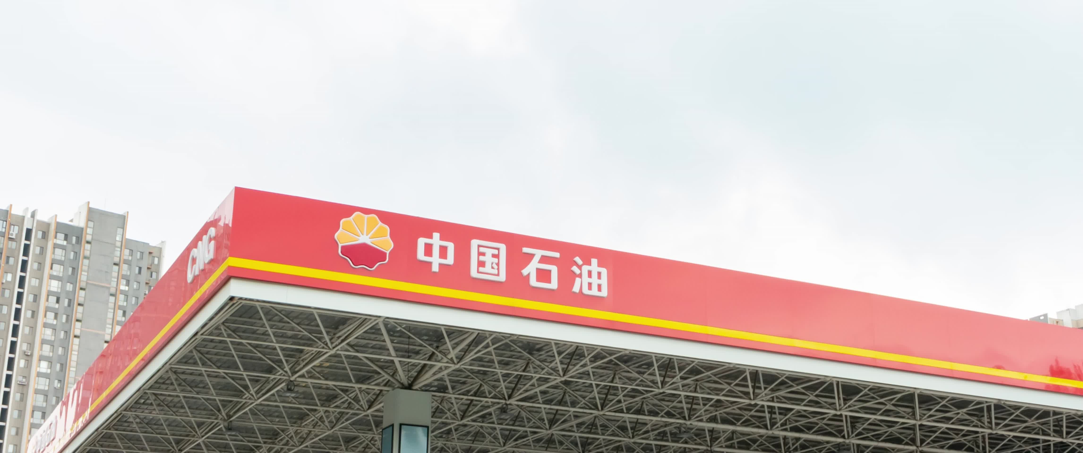 加油站中国石油车辆排队视频的预览图