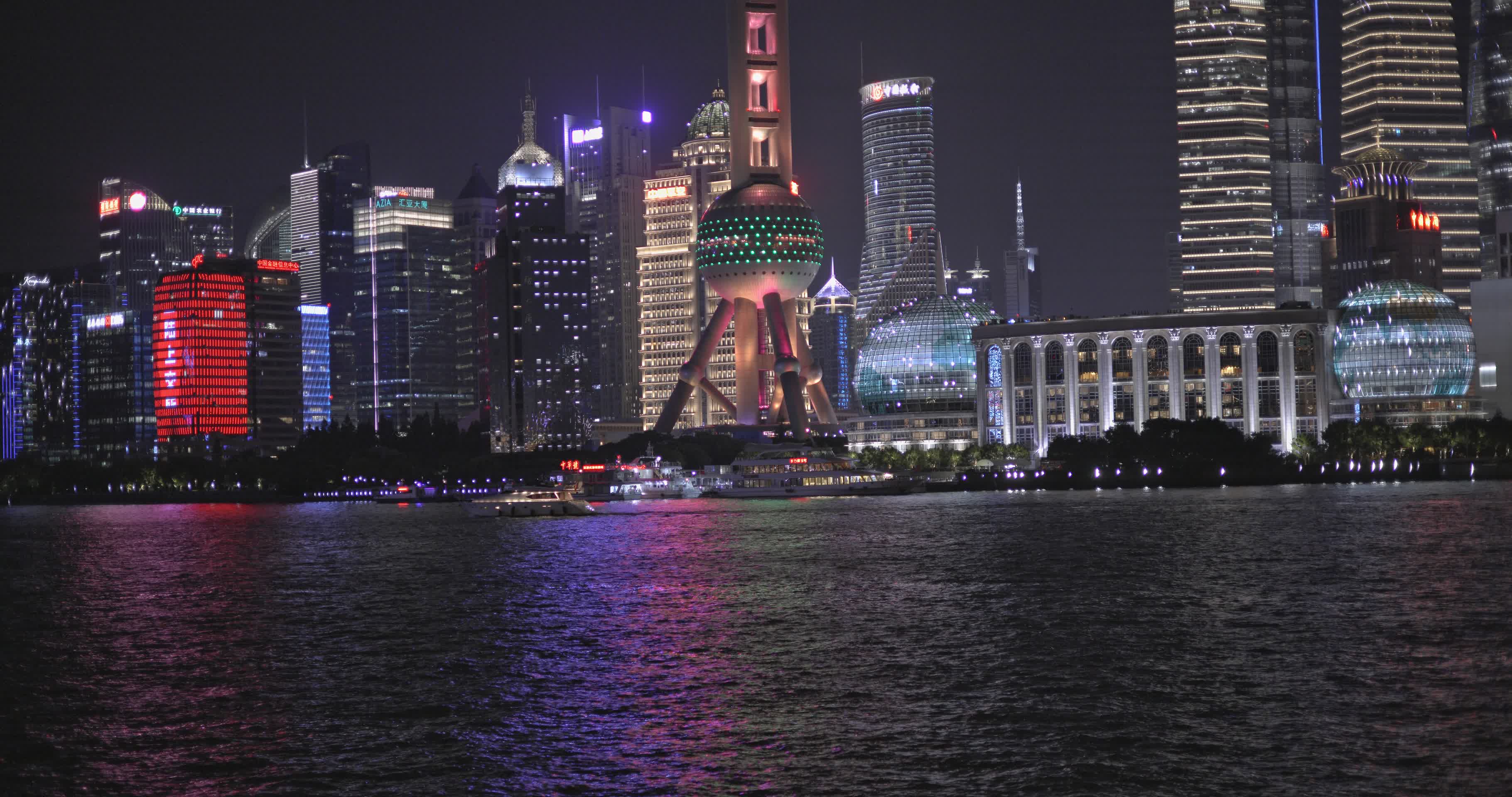 上海外滩黄浦江陆家嘴8K实拍夜景视频的预览图