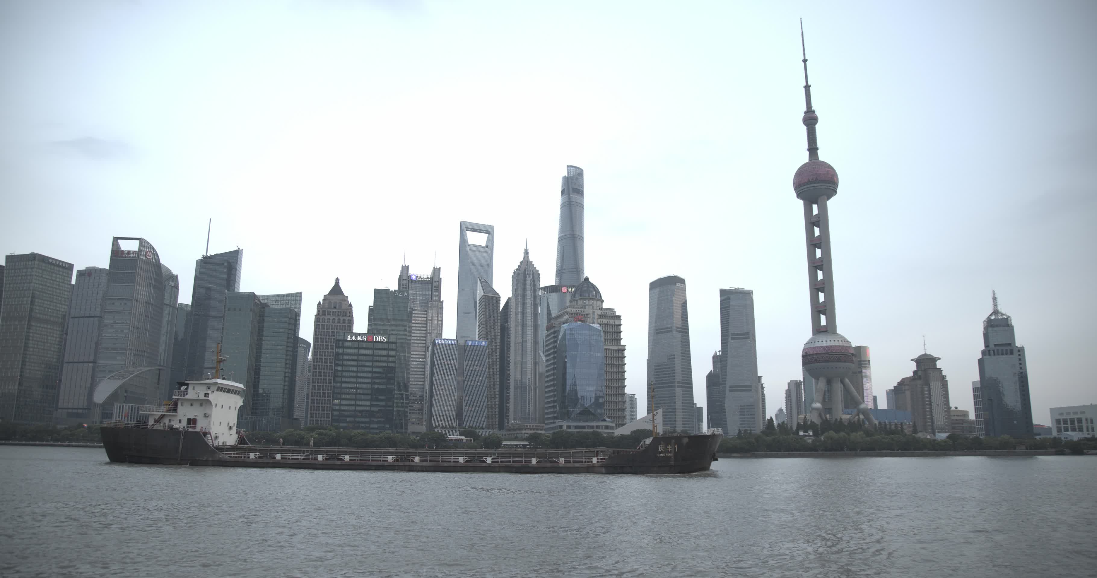 上海外滩黄浦江陆家嘴8K实拍视频的预览图