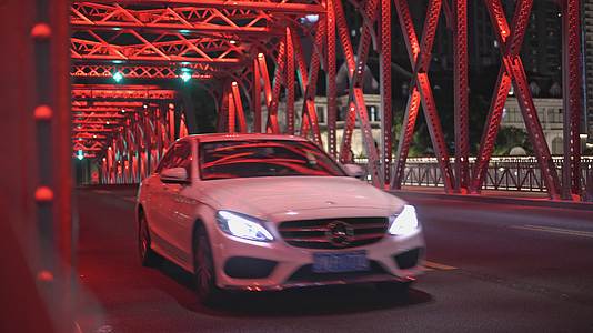 上海外白渡桥夜景车流空镜意境8K实拍视频的预览图