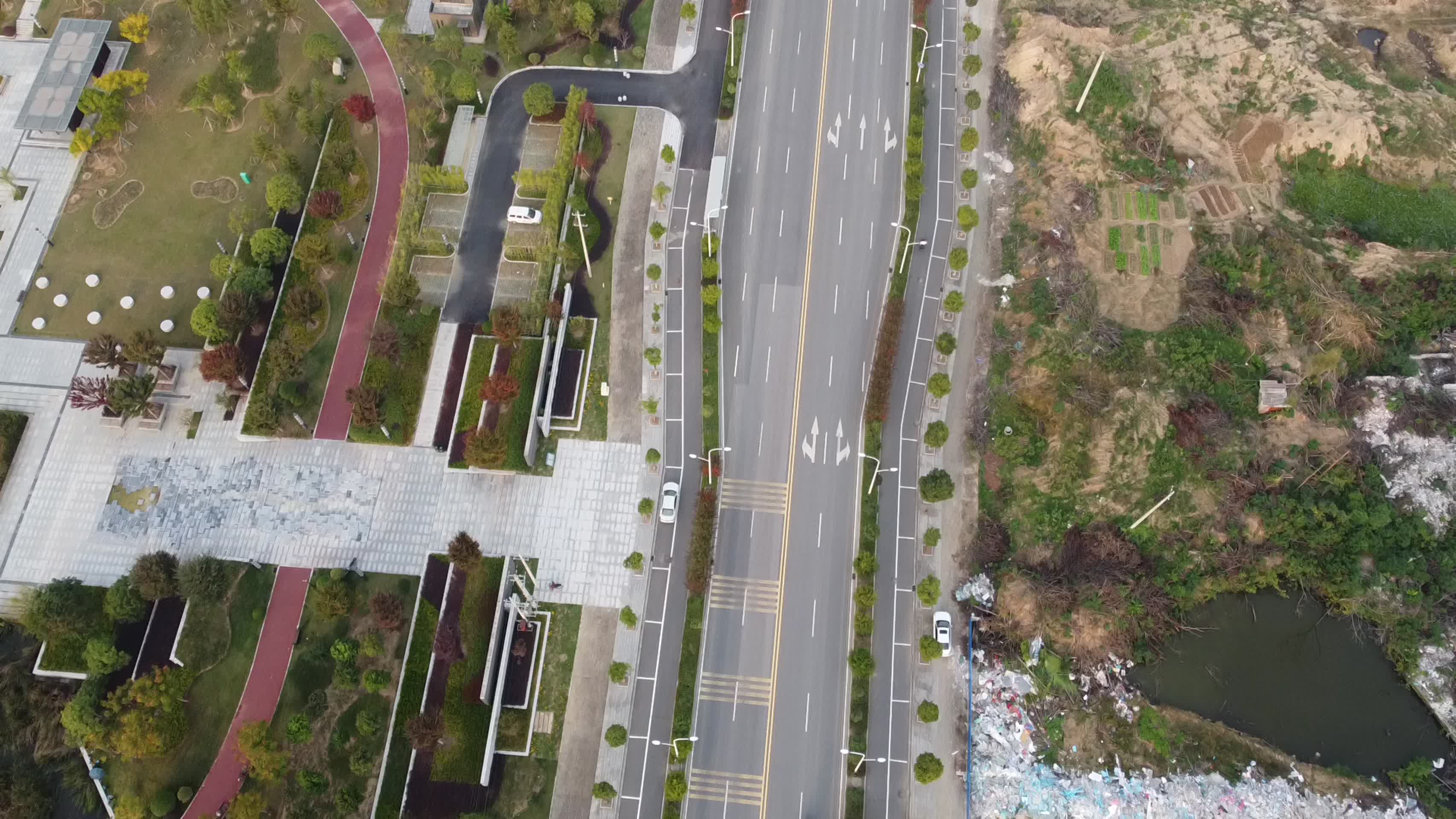 航拍湖北城市交通视频的预览图