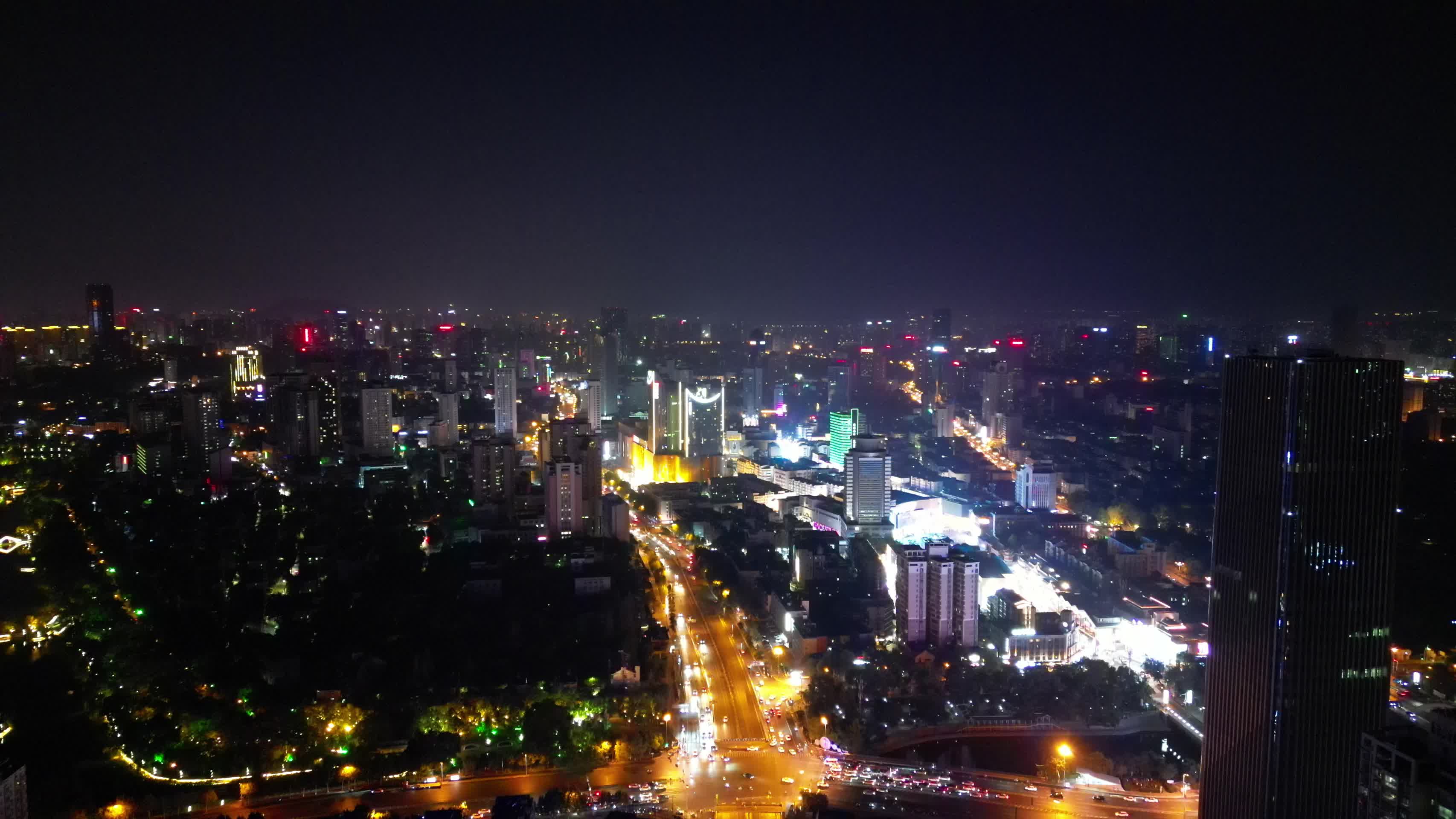 城市夜景灯光交通航拍视频的预览图