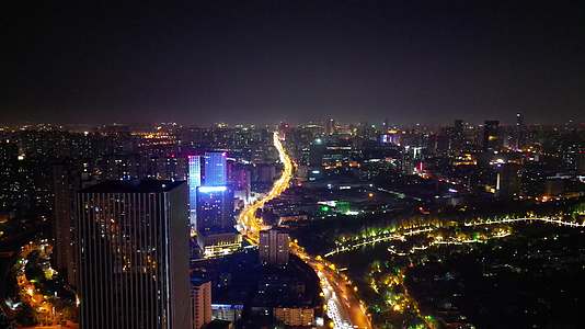 城市夜景灯光交通航拍视频的预览图