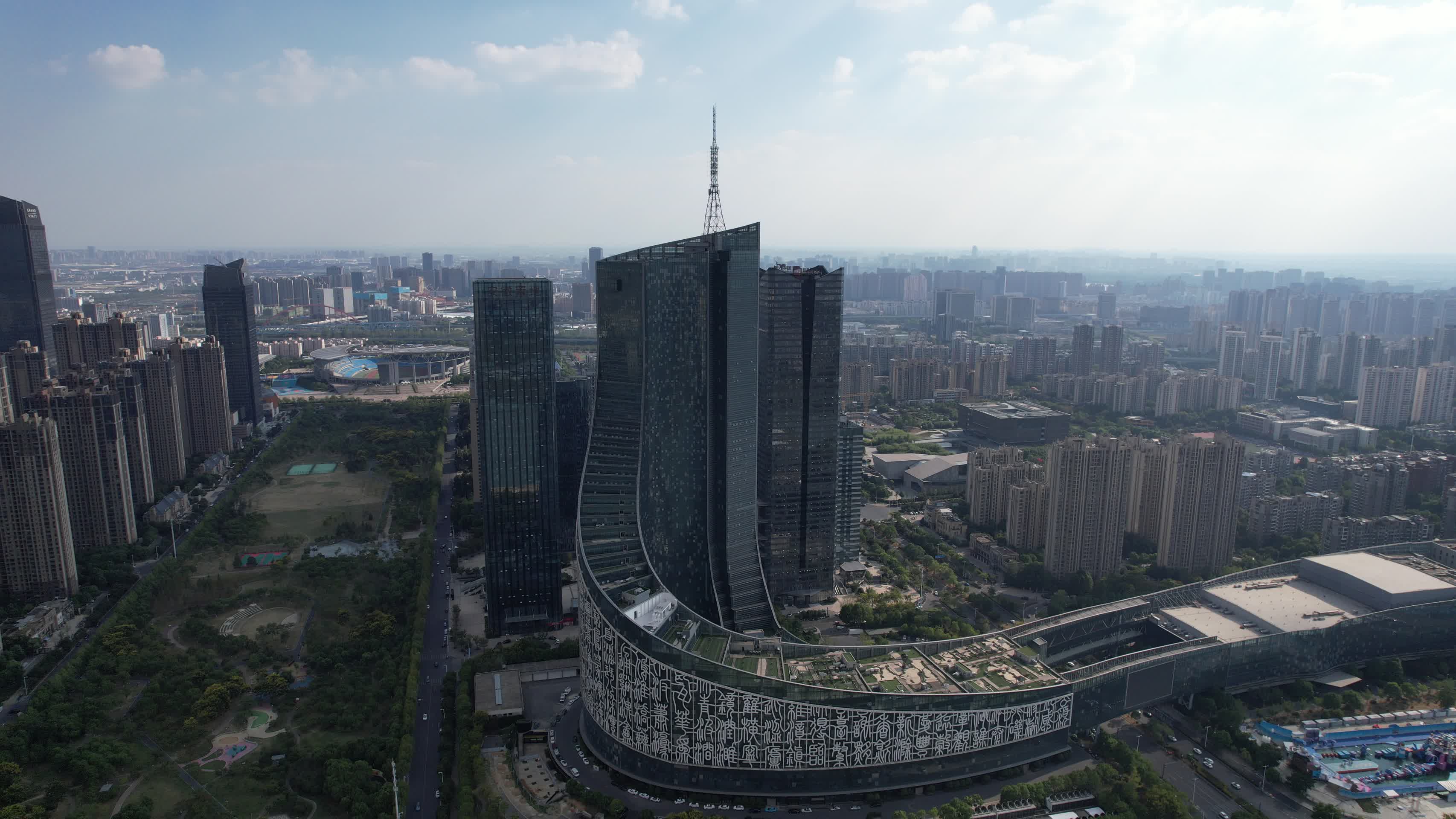 中国安徽广播电视台大楼航拍视频的预览图