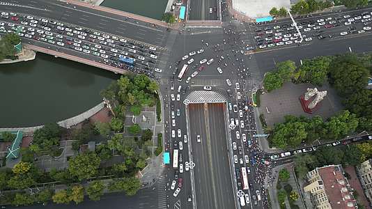 安徽合肥城市拥堵交通航拍视频的预览图