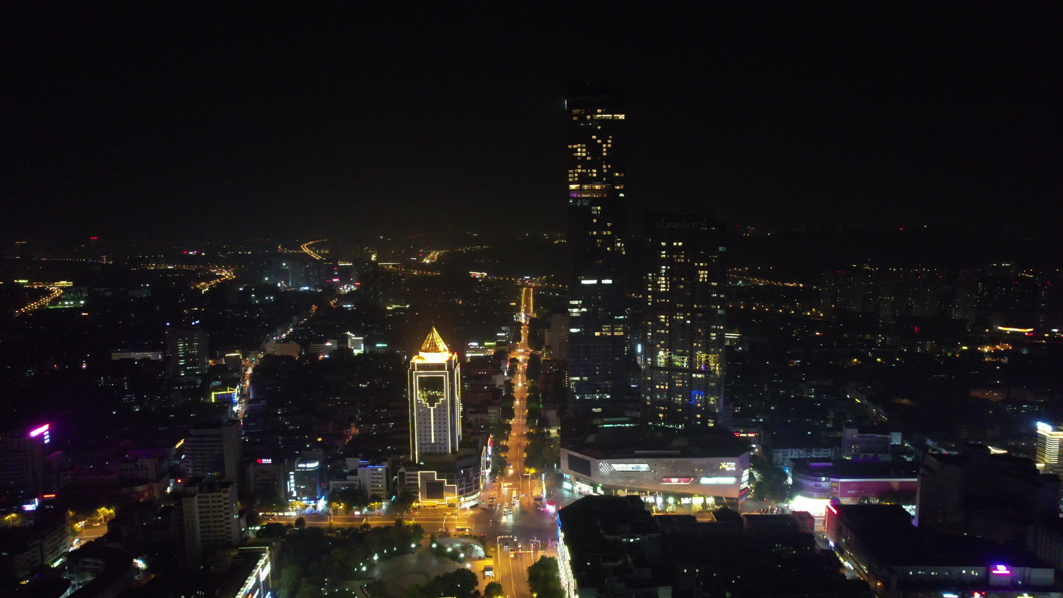 江苏镇江苏宁广场夜景灯光航拍视频的预览图