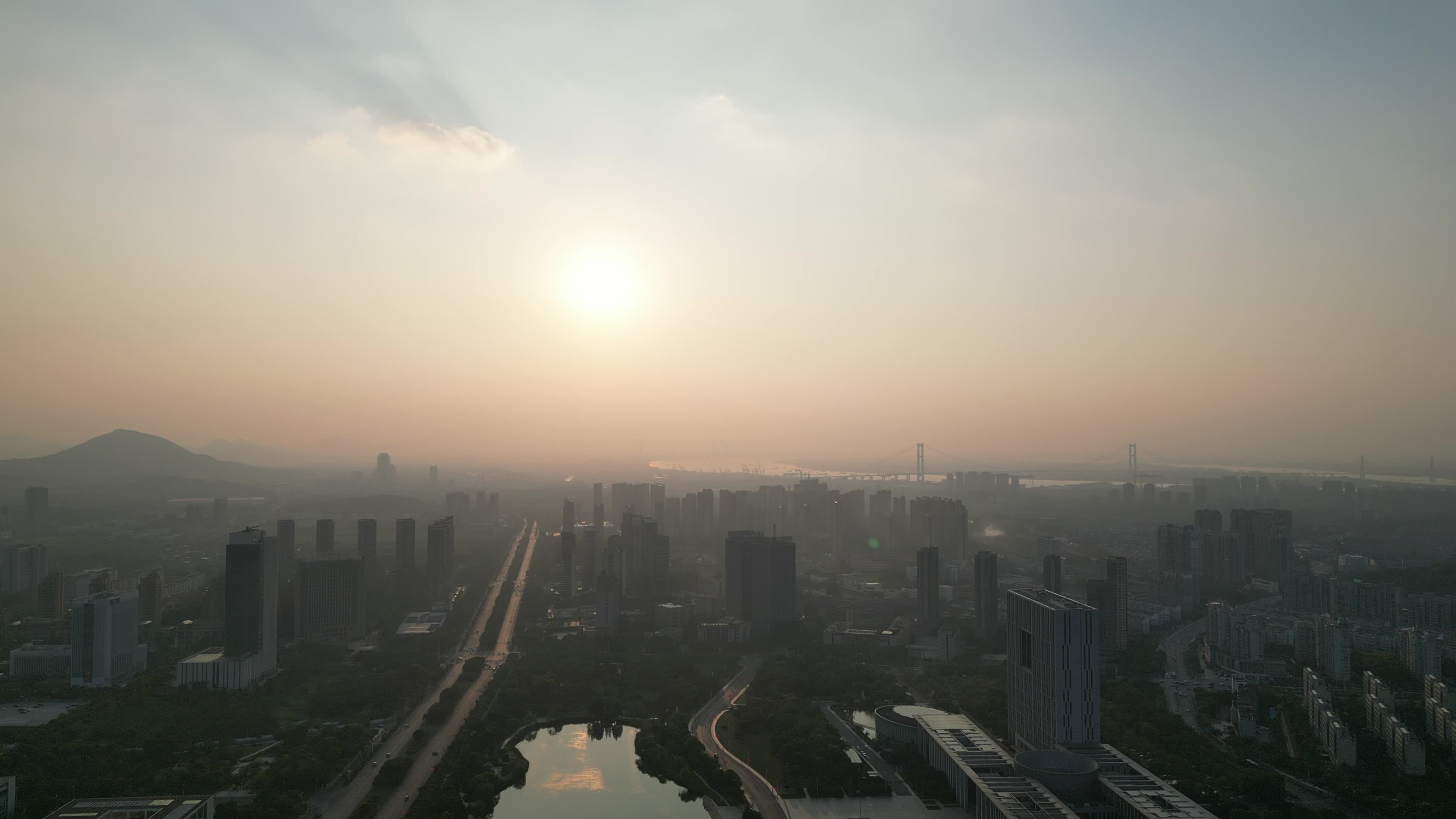 江苏镇江城市风光航拍视频的预览图