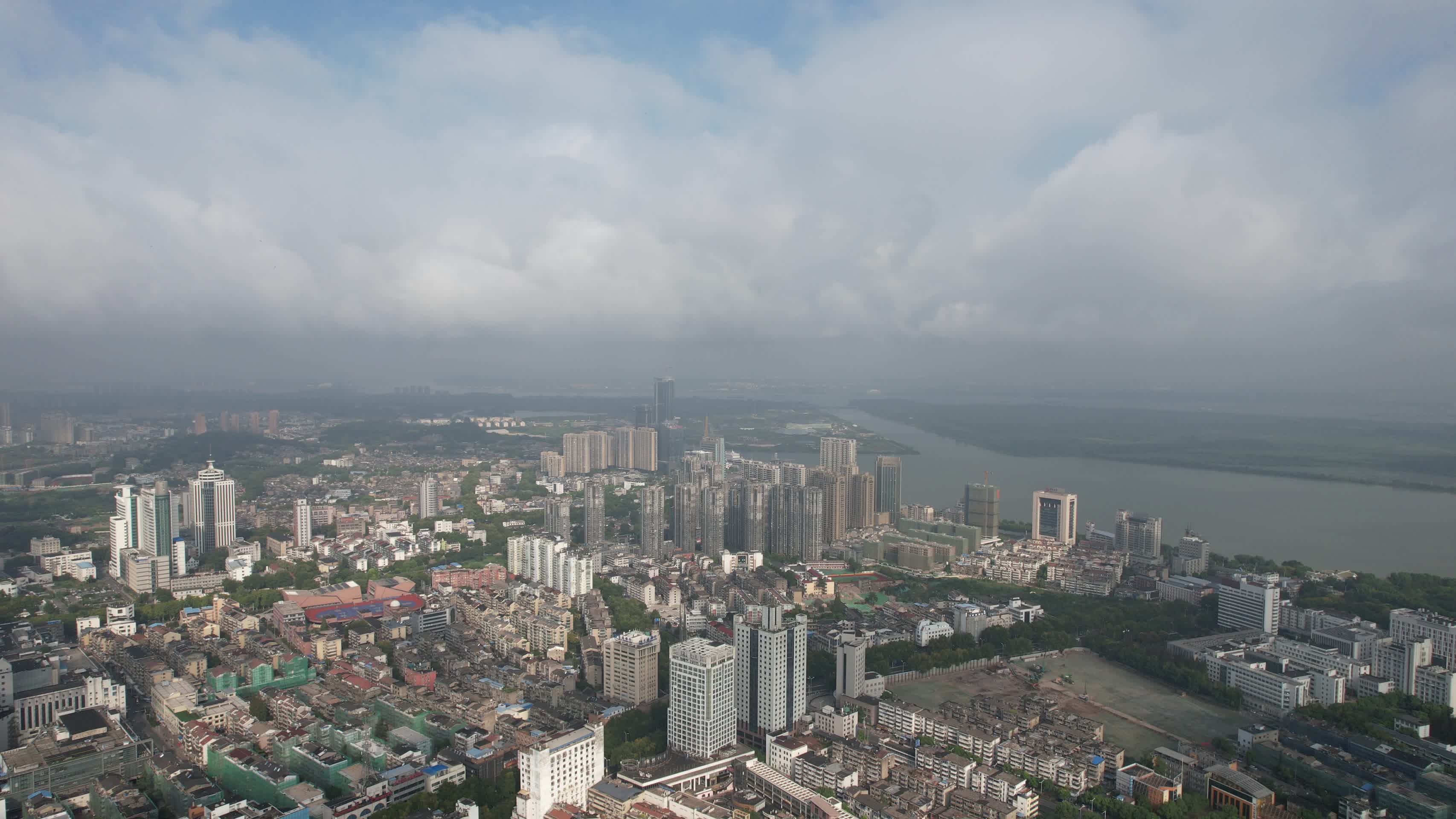 江苏镇江城市清晨风光航拍视频的预览图