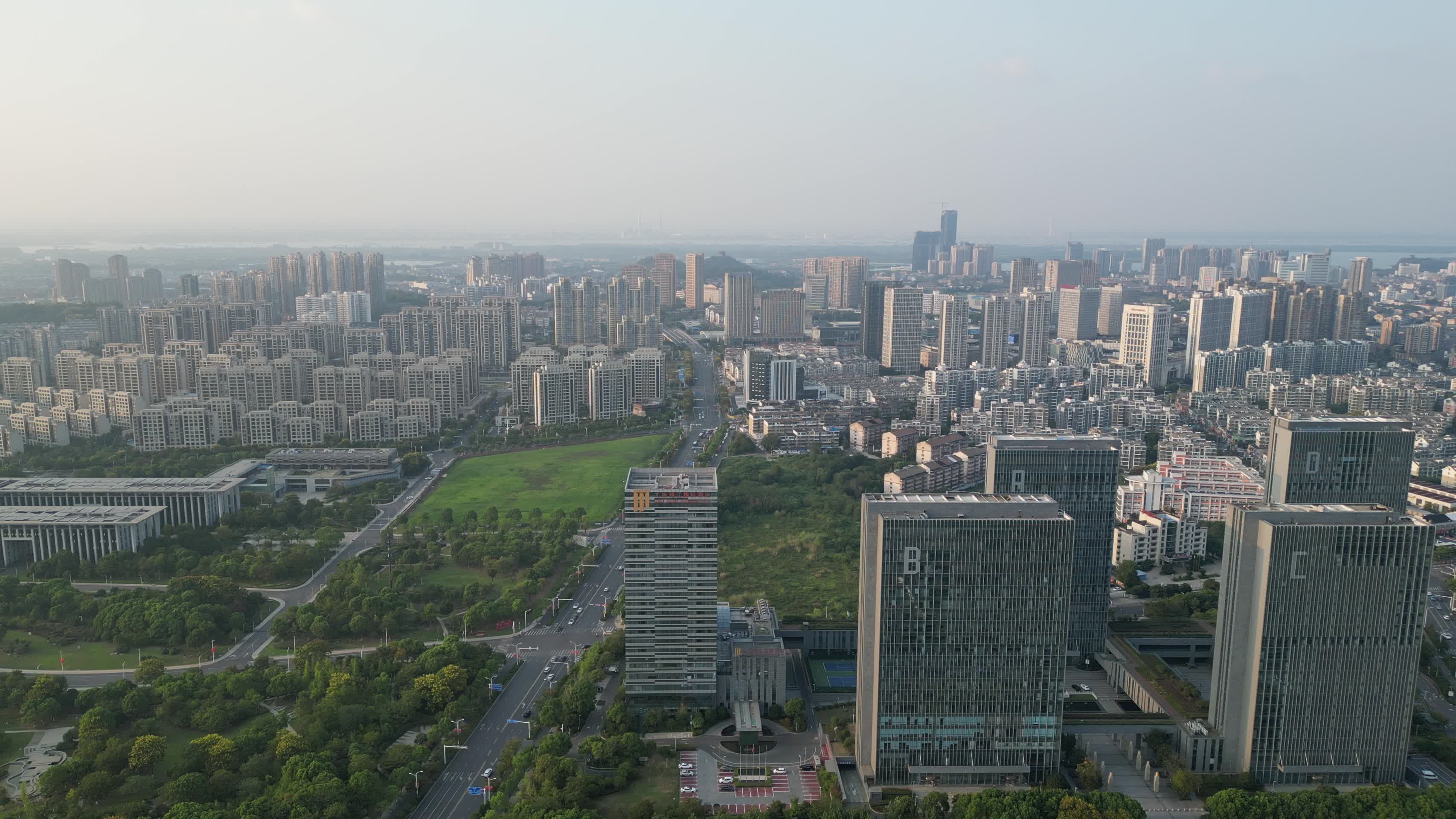 江苏镇江城市CBD航拍视频的预览图