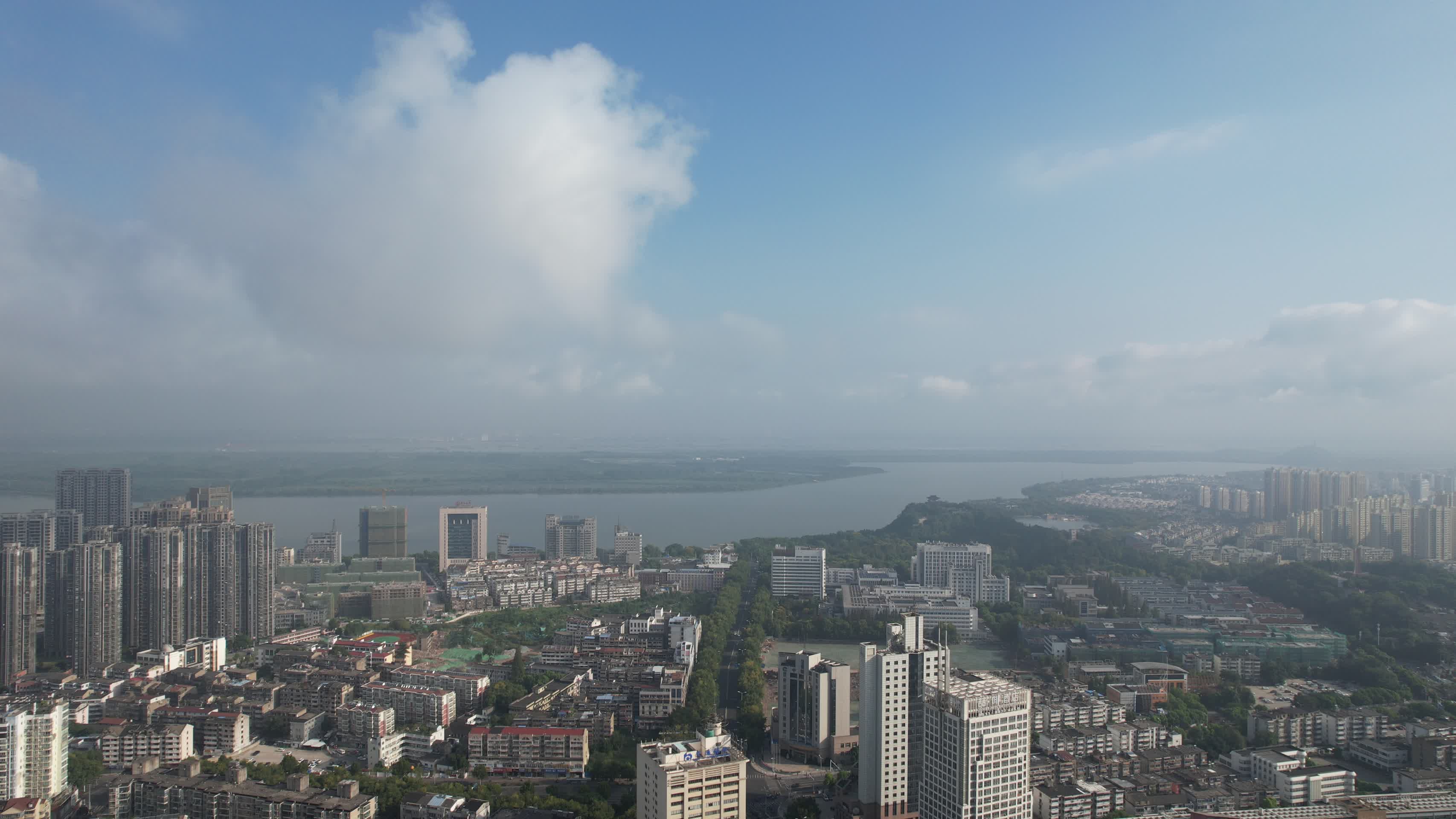 江苏镇江城市清晨风光航拍视频的预览图